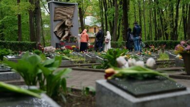 Photo of Представители посольства РФ в Латвии возложили цветы к могилам советских воинов